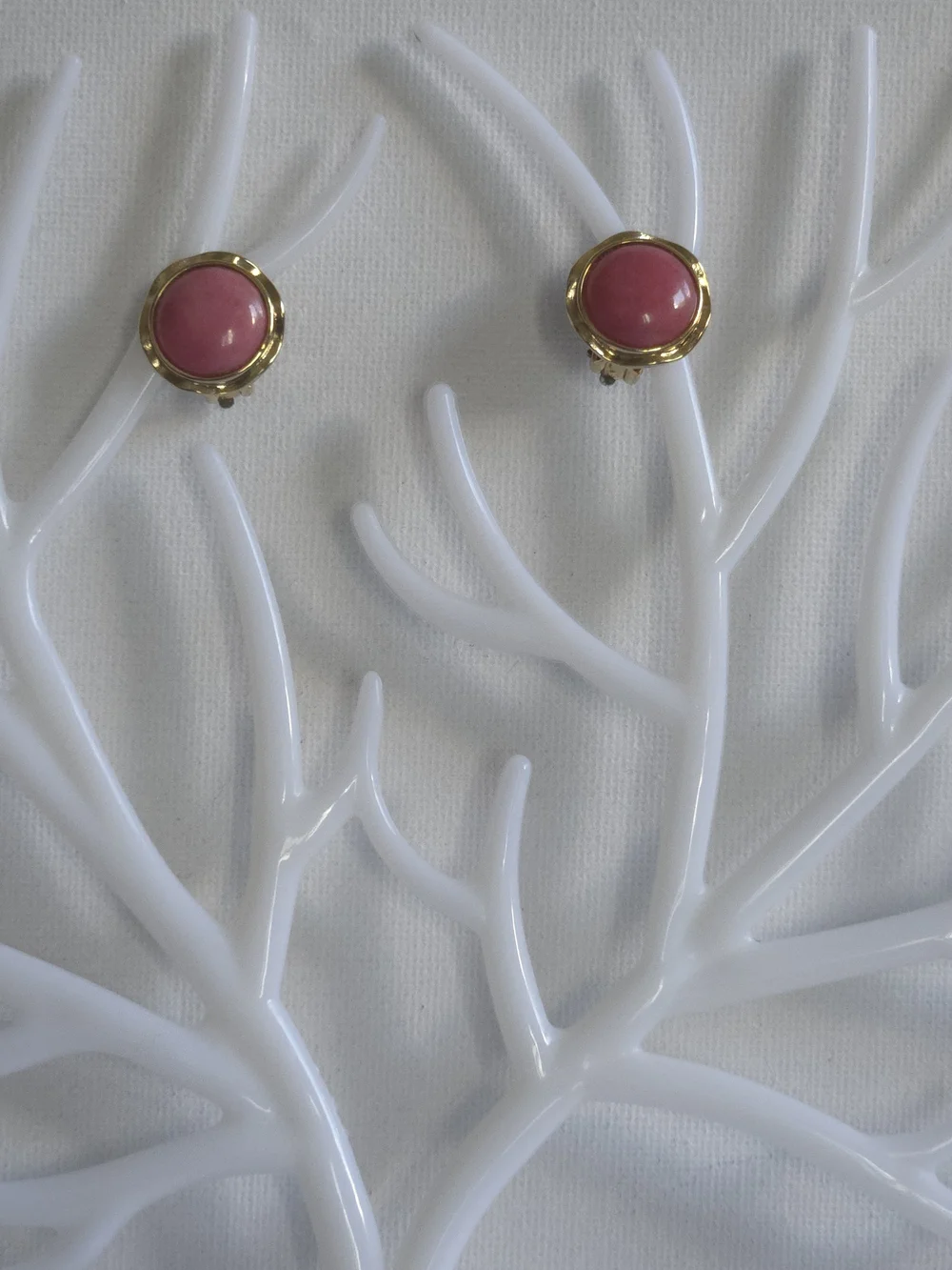 Vintage 1980s Mauve Pink Cabochon Clip On Earrings - Picture 11 of 11